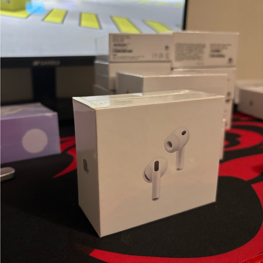 Apple White Earbud Headphones